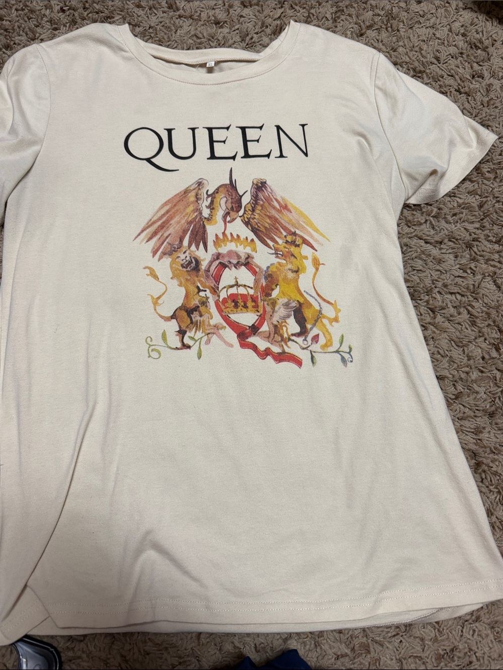 Queen Band Graphic Tee in Cream